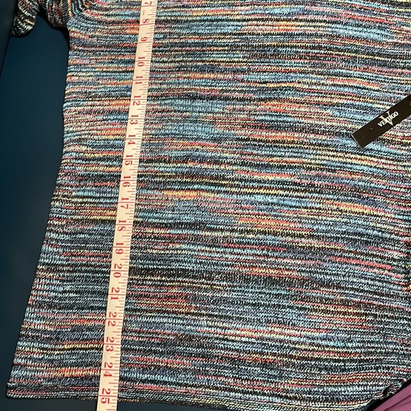 Vertigo knit short sleeve top - Picture 6 of 7